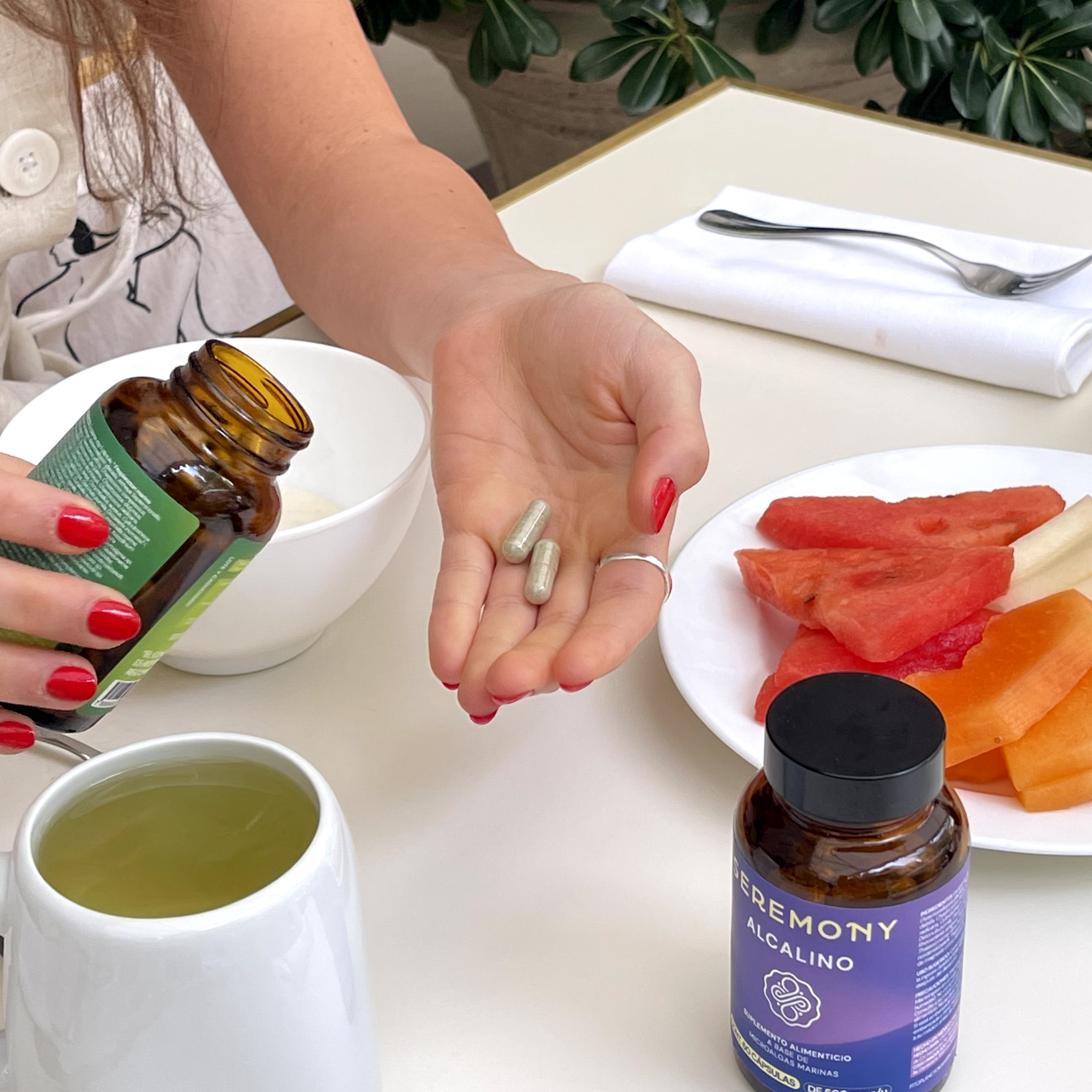Holistico | suplemento de vitaminas y aminoácidos esenciales